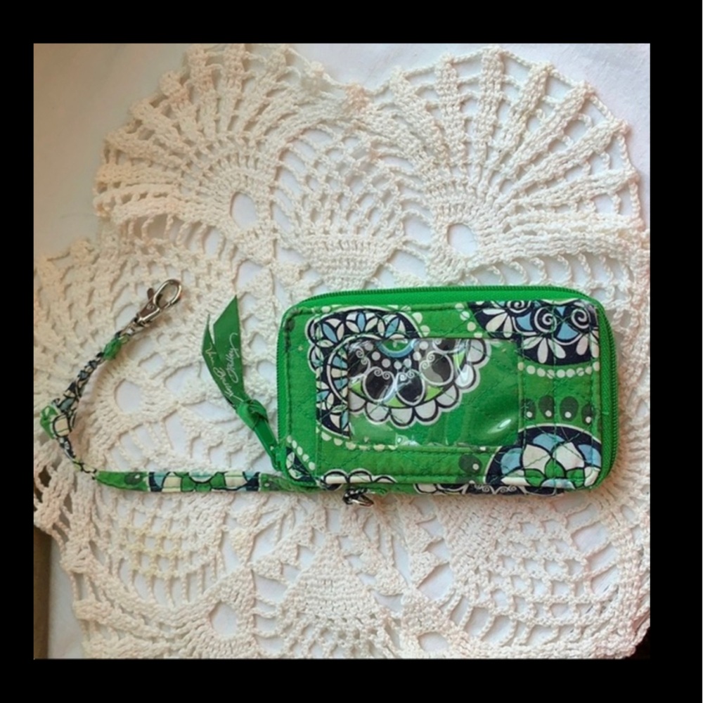 ⚠️ Vera Bradley ID Wallet Pre owned corners worn a little